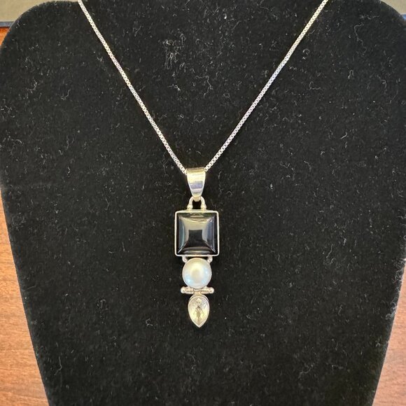 Onyx & Pearl Pendant - Picture 1 of 3